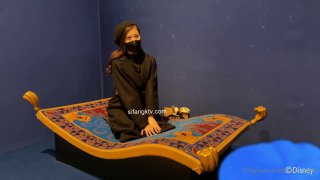 双马尾美少女，纤细美腿白丝袜，玻璃棒插无毛嫩穴